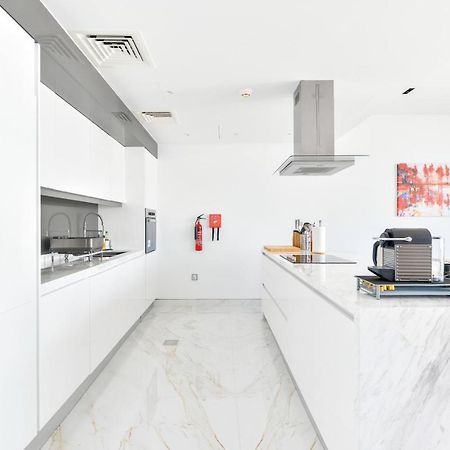 Luxury 2 Bedroom Beachfront Apt W Stunning Sea View Dubai Exterior foto