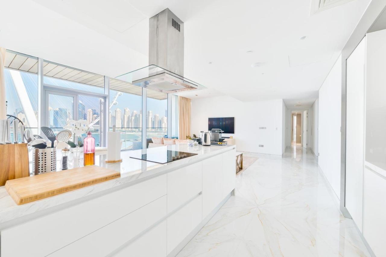 Luxury 2 Bedroom Beachfront Apt W Stunning Sea View Dubai Exterior foto
