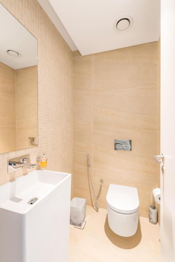 Luxury 2 Bedroom Beachfront Apt W Stunning Sea View Dubai Exterior foto