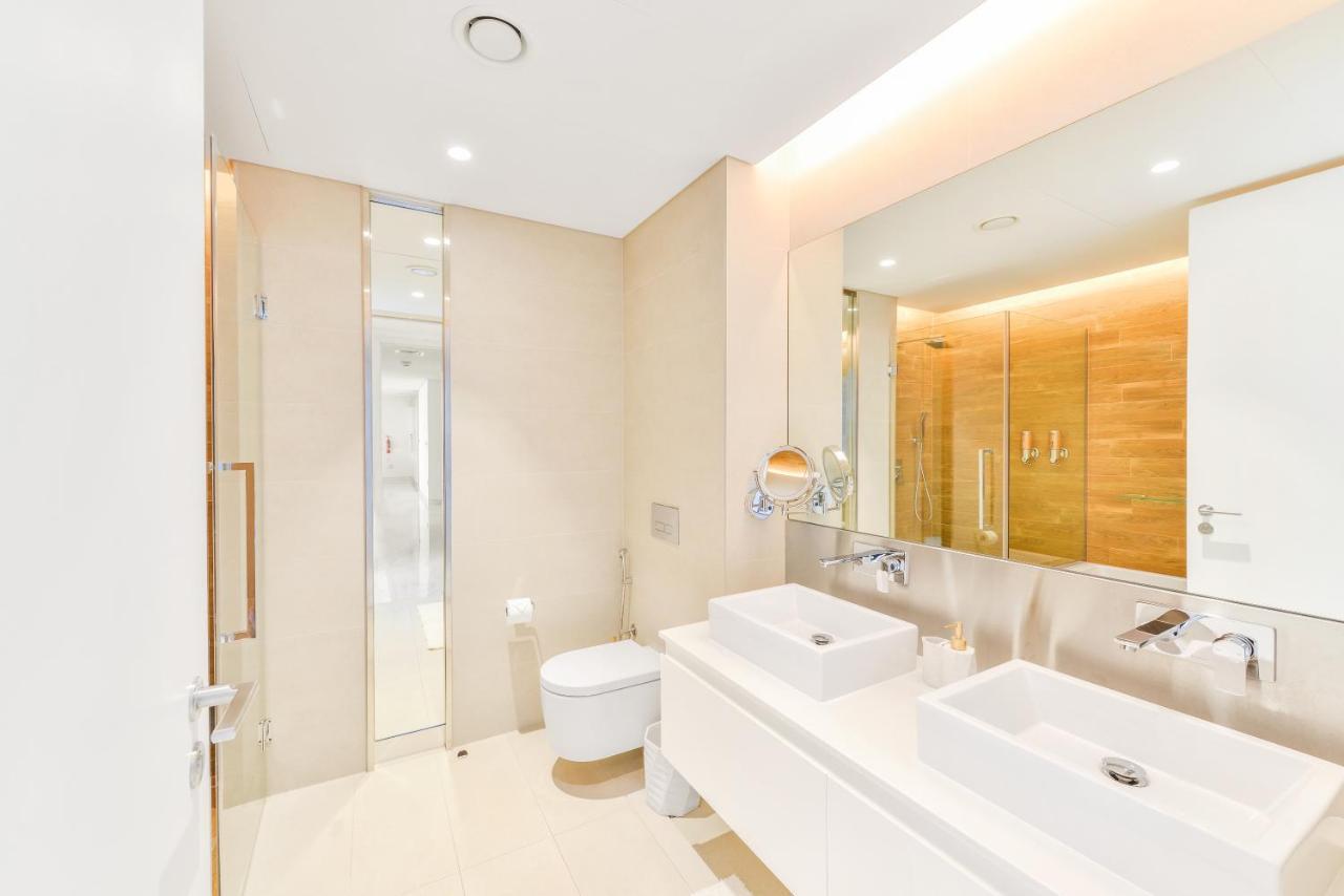 Luxury 2 Bedroom Beachfront Apt W Stunning Sea View Dubai Exterior foto