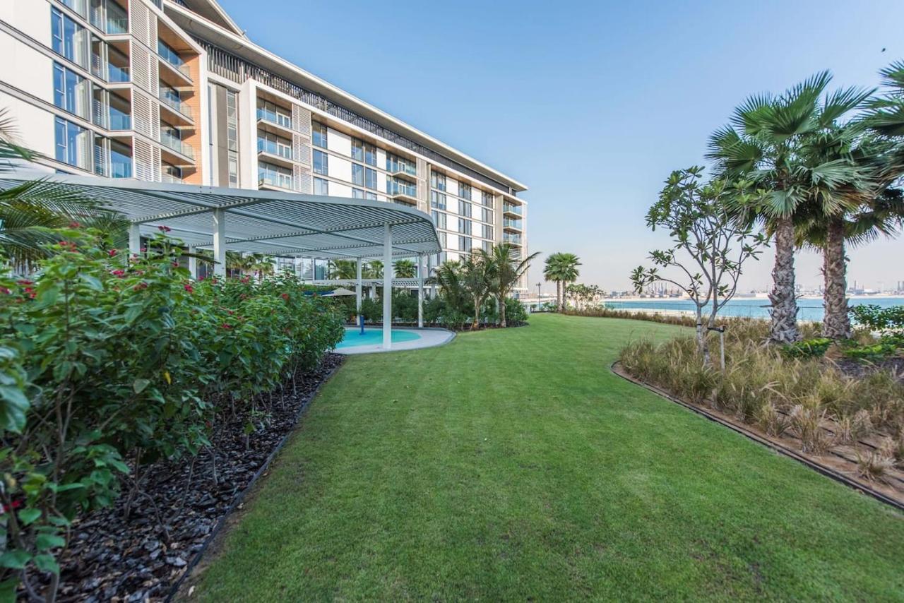Luxury 2 Bedroom Beachfront Apt W Stunning Sea View Dubai Exterior foto